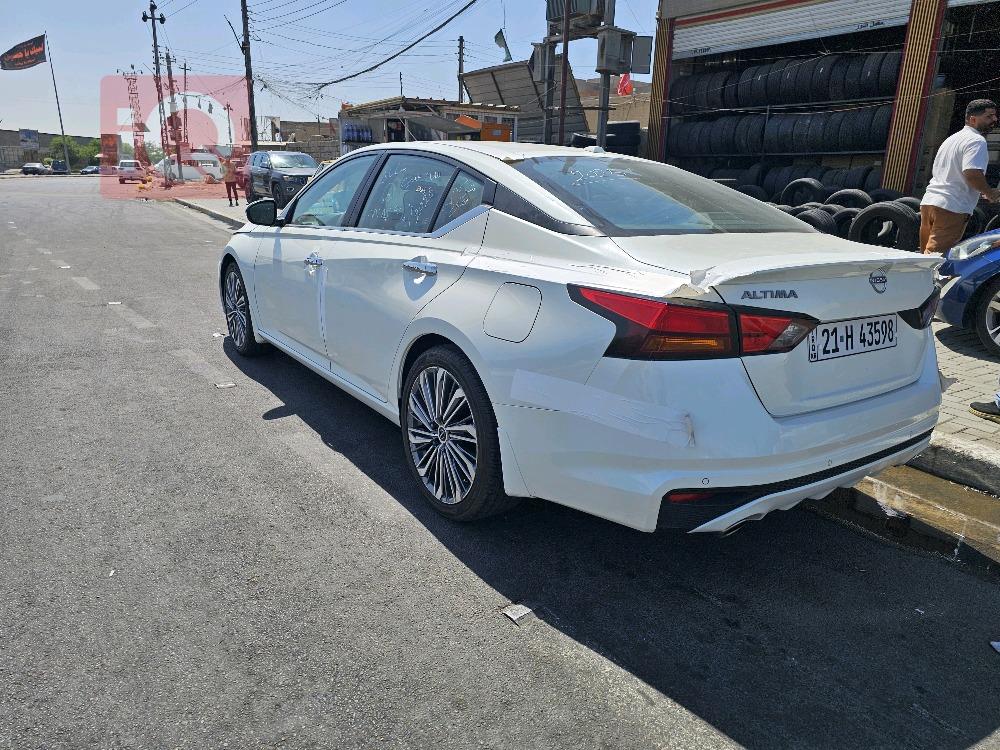 نيسان ألتيما
